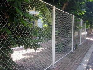 3.西安街道勾花护栏网案例