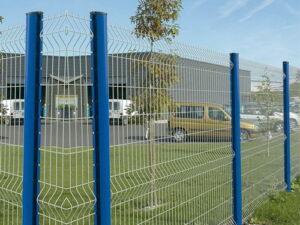 2.上海园区折弯护栏网案例